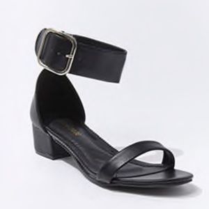 Chase + Chloe black strappy sandals